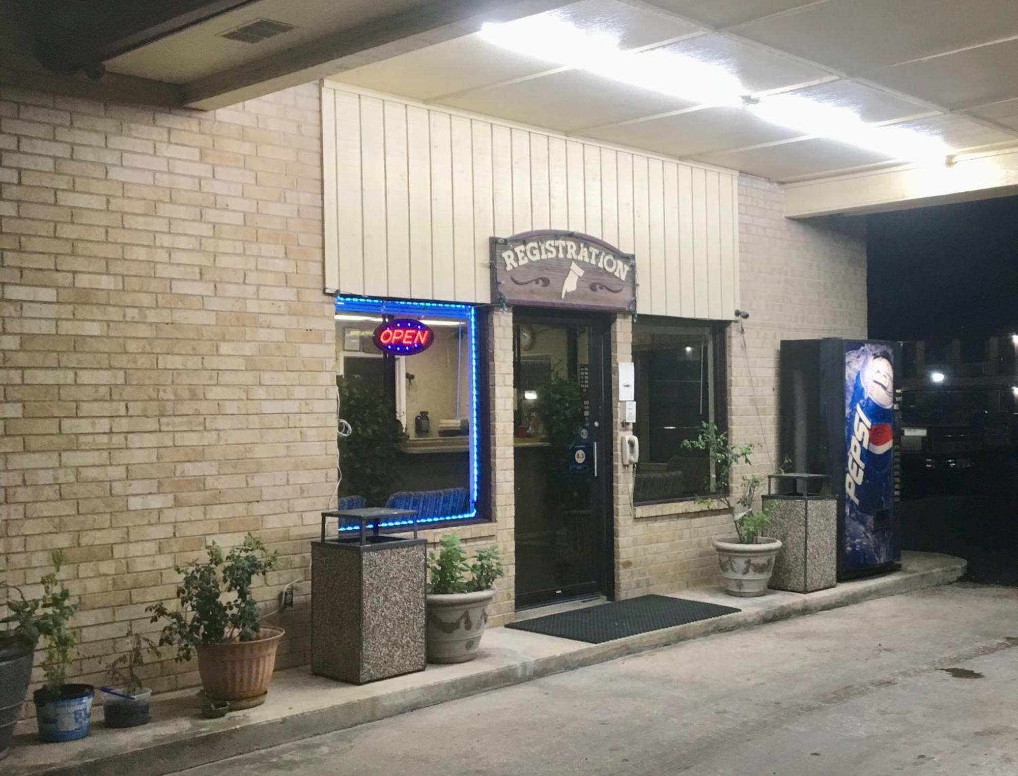 The Inn At Mexia Exterior photo
